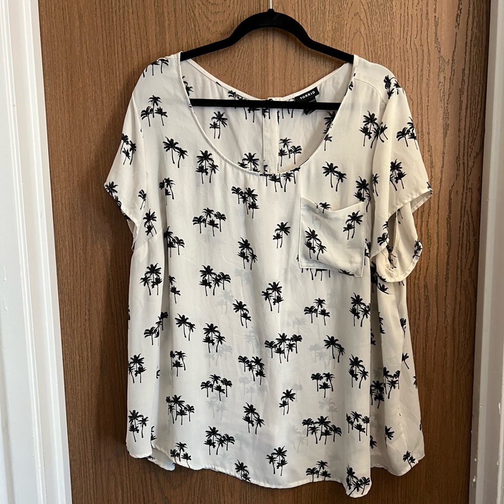 Torrid Palm Tree Button Down Back Blouse - image 1